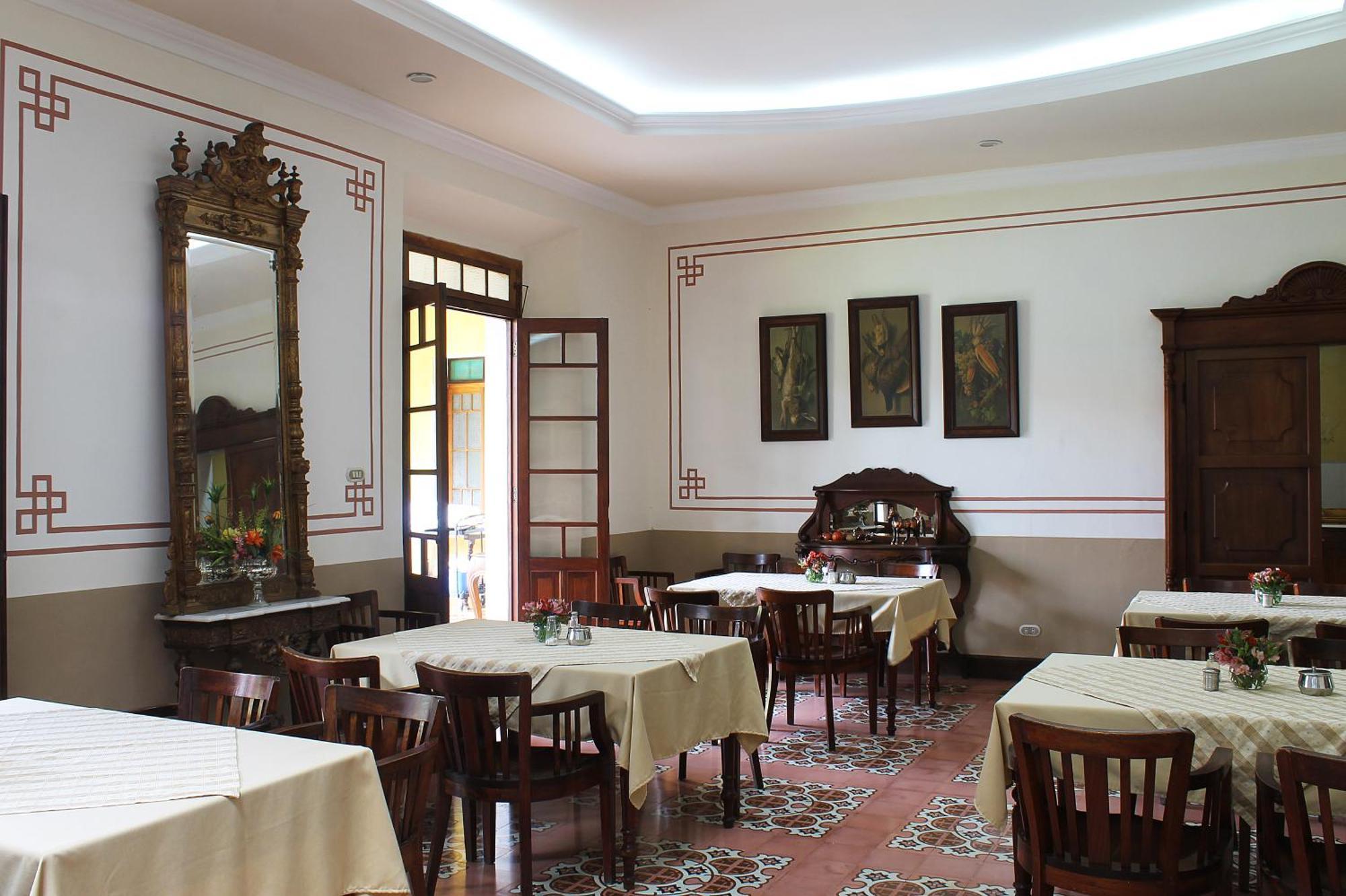 Hotel Aurora Antigua Екстер'єр фото