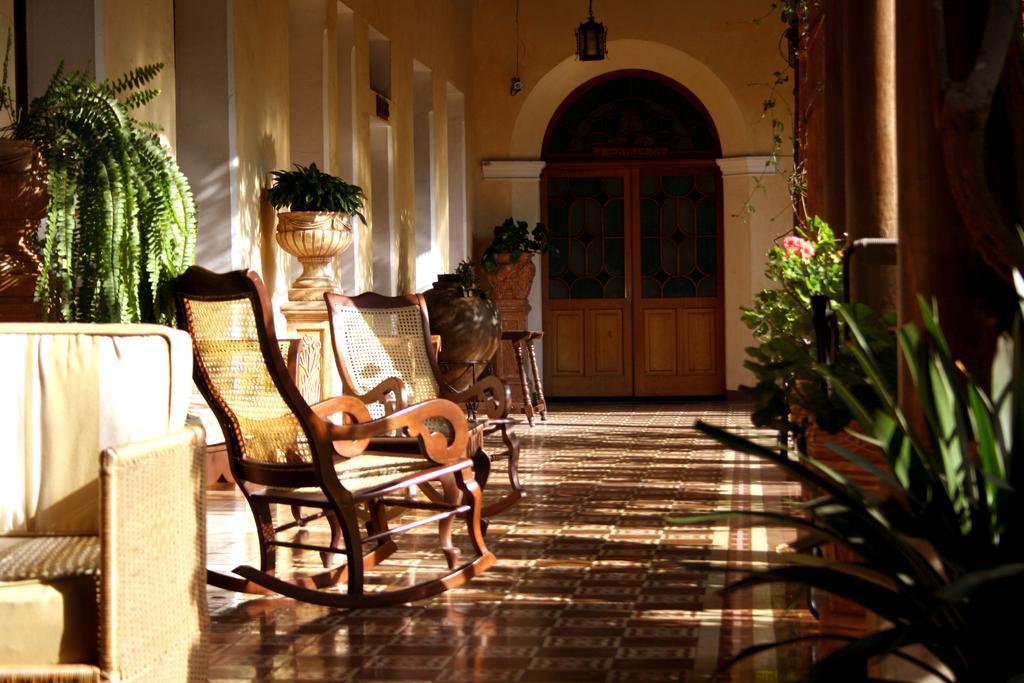 Hotel Aurora Antigua Екстер'єр фото