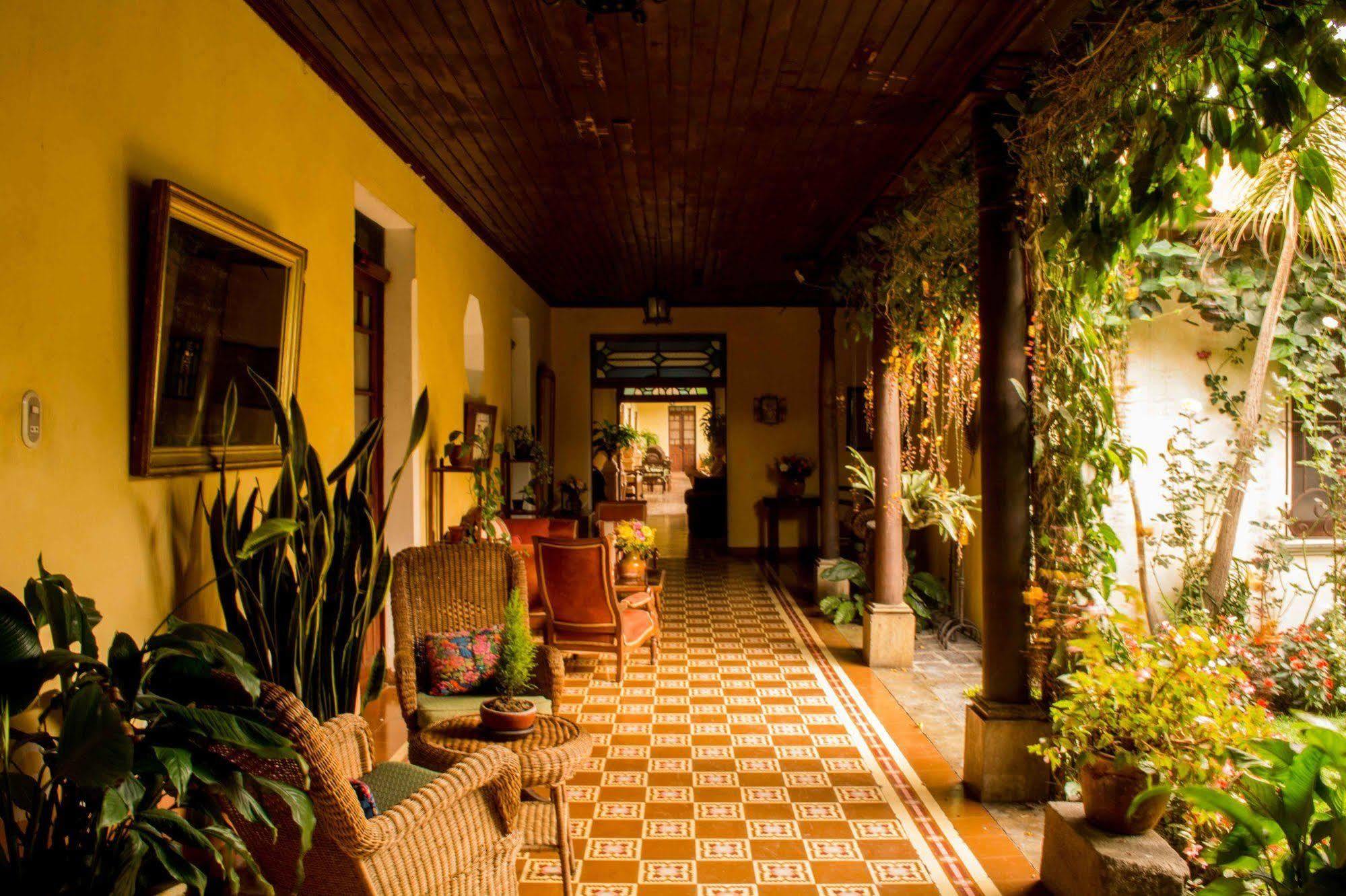 Hotel Aurora Antigua Екстер'єр фото