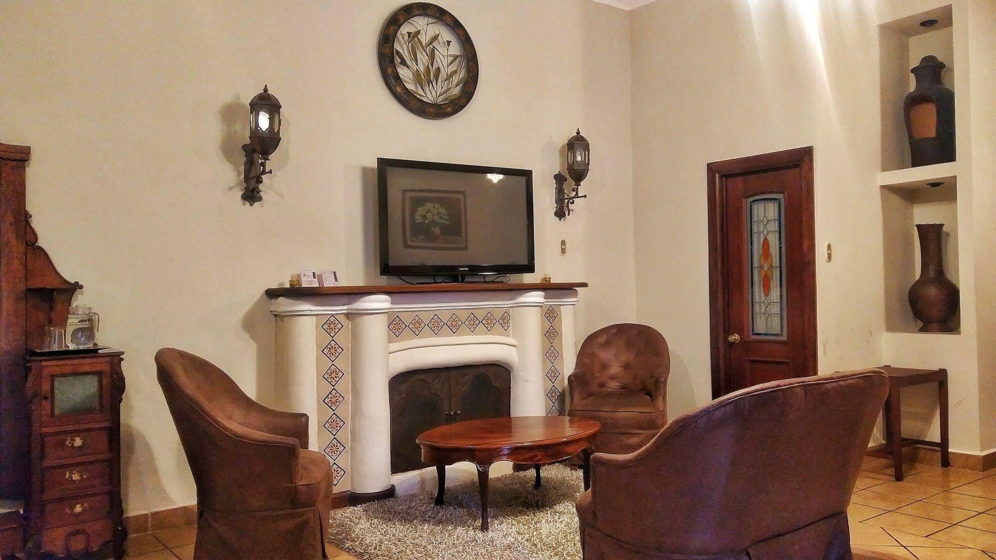 Hotel Aurora Antigua Екстер'єр фото