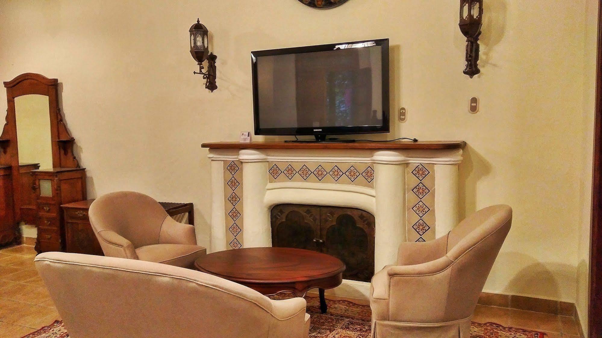 Hotel Aurora Antigua Екстер'єр фото