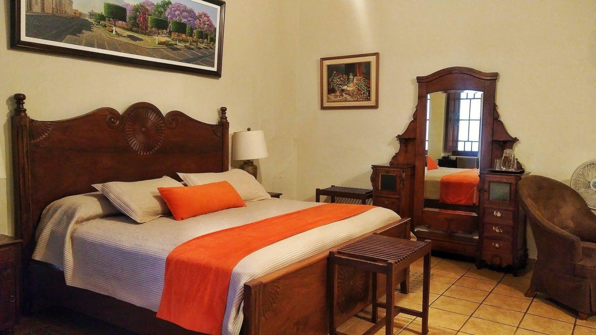 Hotel Aurora Antigua Екстер'єр фото