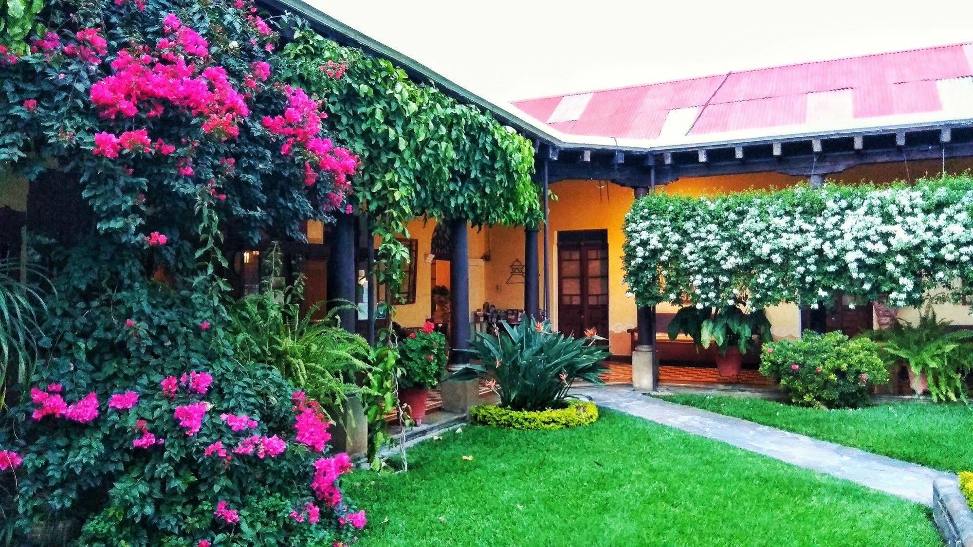 Hotel Aurora Antigua Екстер'єр фото